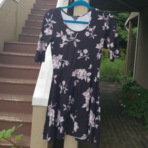 FLATTERING floral pattern dress
